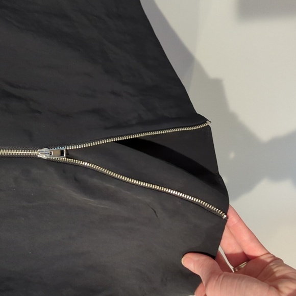 Everlane Black dress. Women's size 10 black dress. Size 10. - Picture 6 of 7